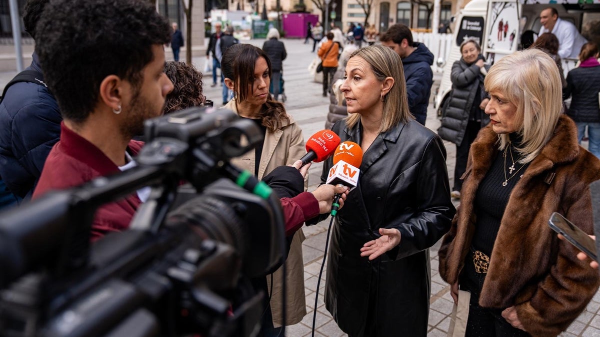 La consellera d'Igualtat, Eva Menor, atenent els mitjans. Autor: Generalitat / cedida.