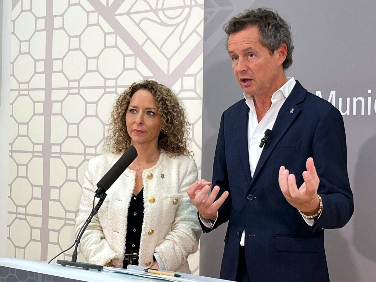 Lluís Matas i Katia Botta, aquest dimarts en roda de premsa. Autor: Jordi M.