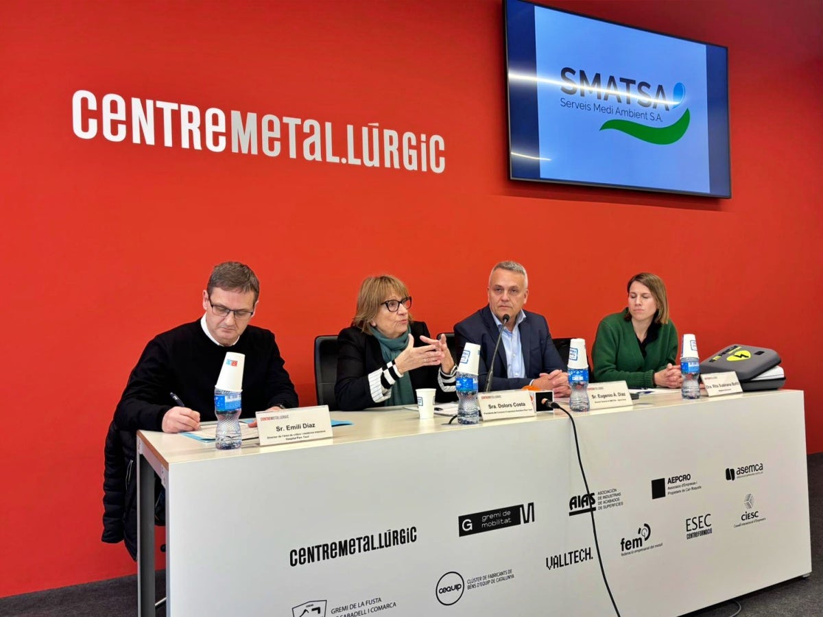 Presentació de la iniciativa d'SMATSA per incorporar 16 equips de desfibril·lació als vehicles de la flota de neteja viària. Autor: J.d.A. 