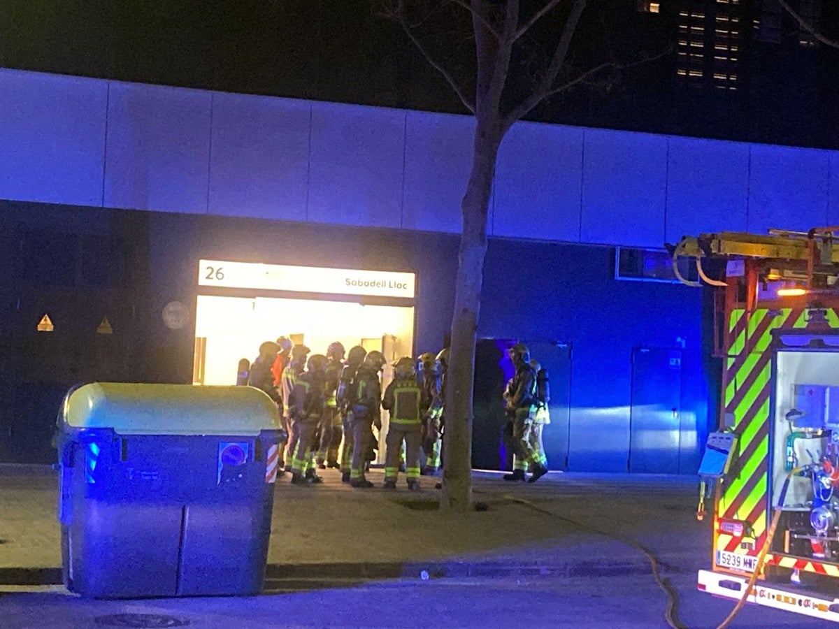 Incendi a la residència d'estudiants de l'antic Llac Center, a l'Eix Macià. Autor: D.C / cedida. 