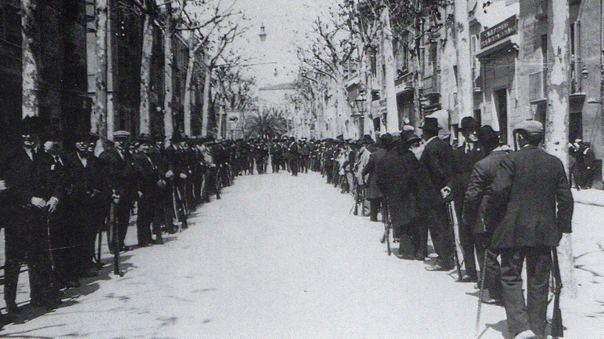Revista del Sometent a la Rambla de Sabadell (1920)
