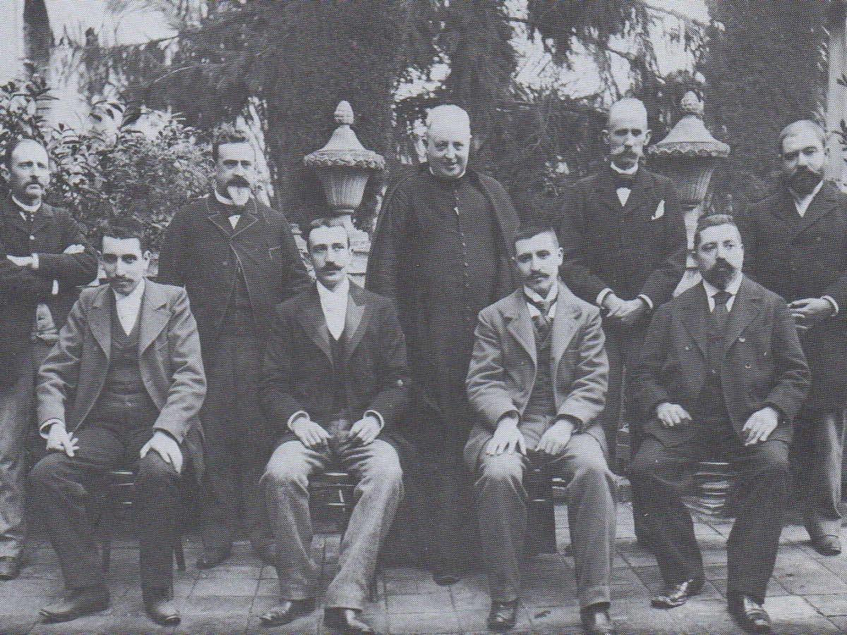 Junta de l'Acadèmica Catòlica (1895-1896). Sardà i Salvany al centre. Ramon Picart, assegut, el segon per la dreta