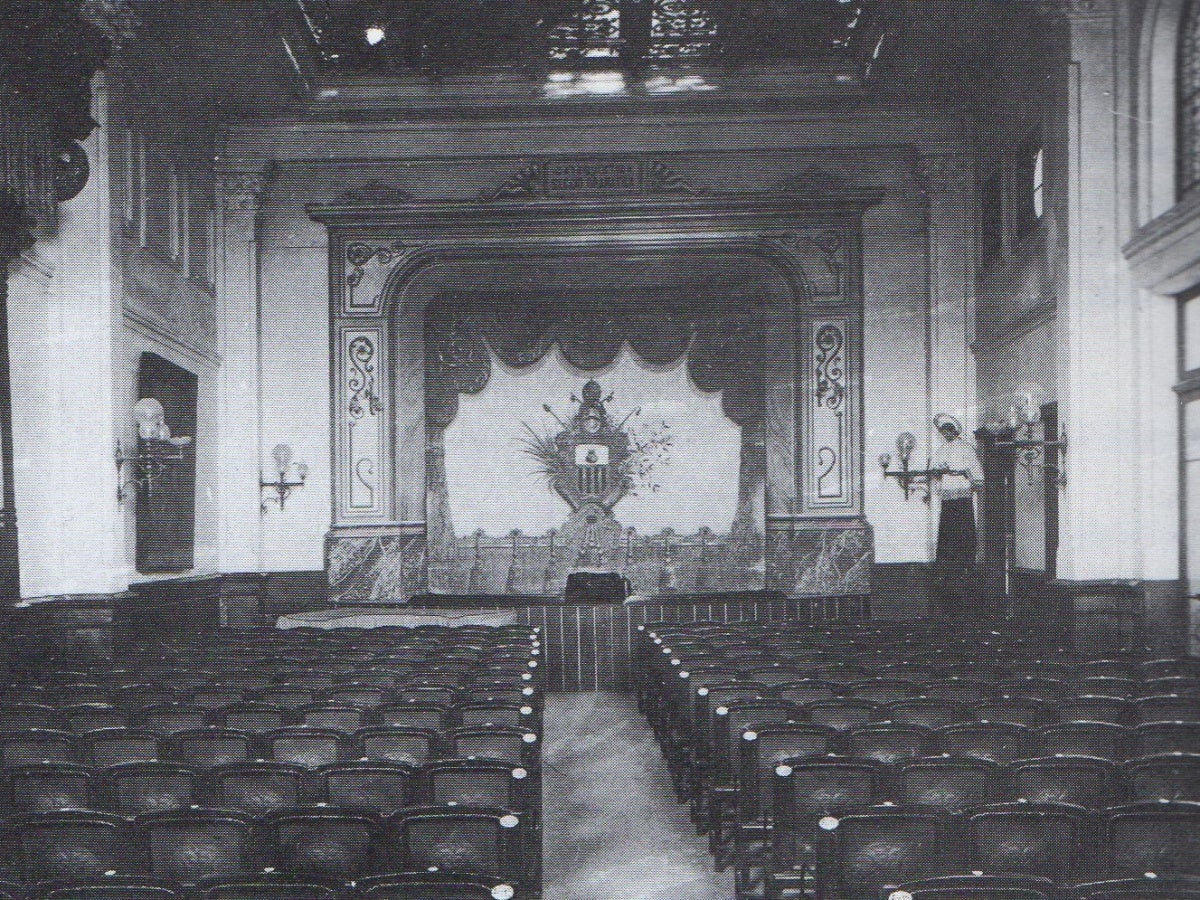 Teatre de l'Acadèmica Catòlica a inicis del segle XX.