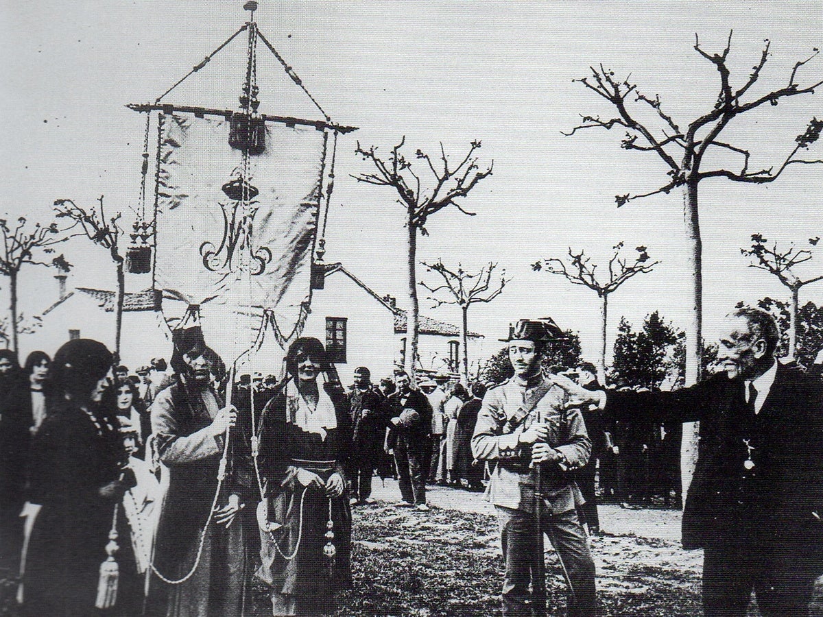 Las Hijas de Maria a l'Aplec de la Salut (1921).
