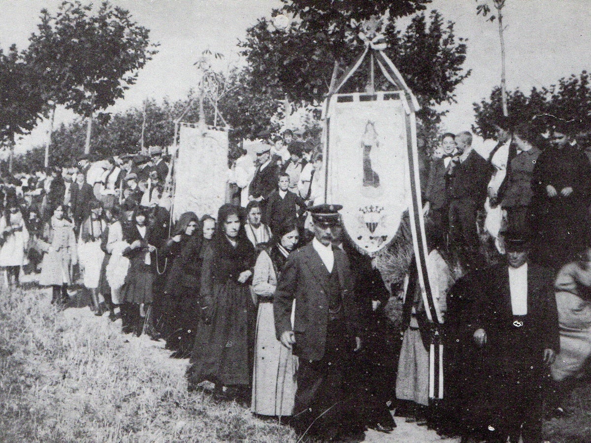 Processó per demanar el benefici de la pluja, finals del segle XIX.