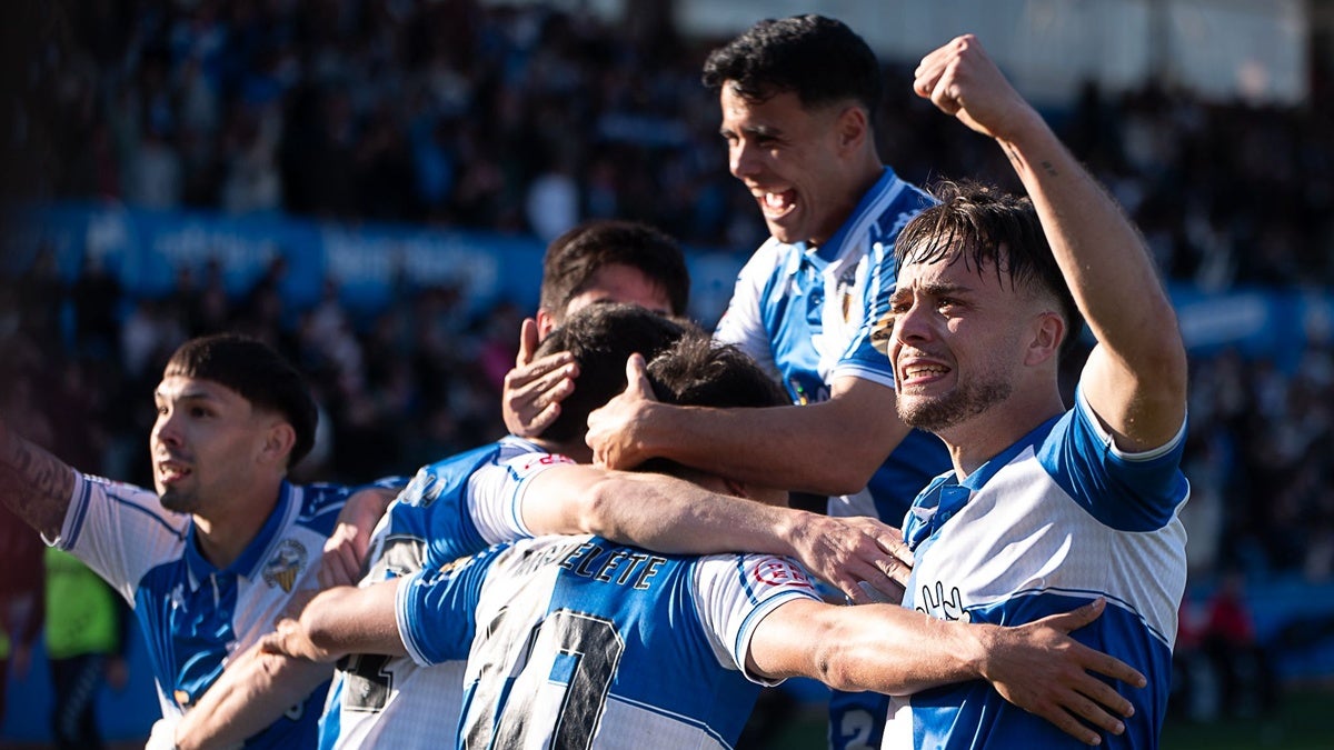 Els jugadors, celebrant a ple pulmó el gol de Miguelete. Autor: Críspulo Díaz