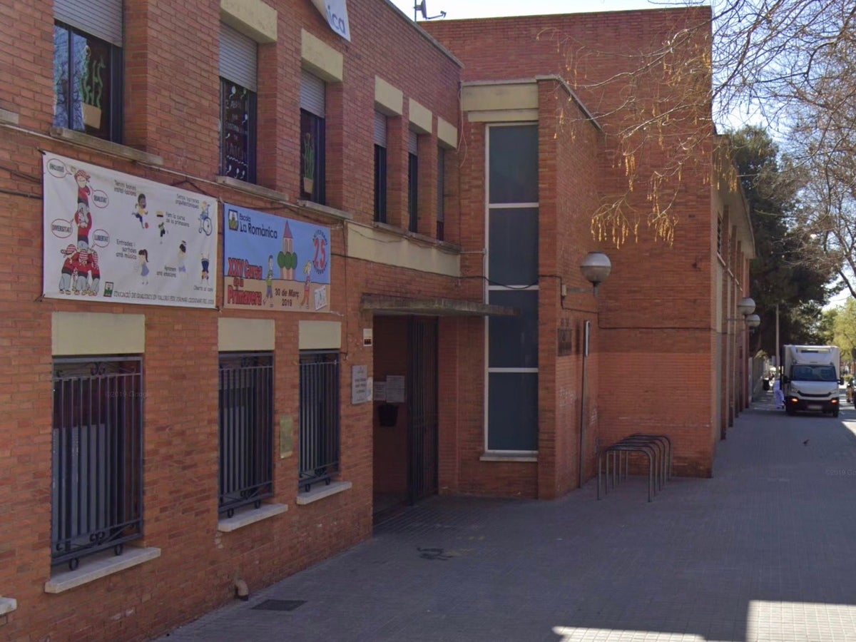 Entrada de l'Escola la Romànica, fa un temps. 