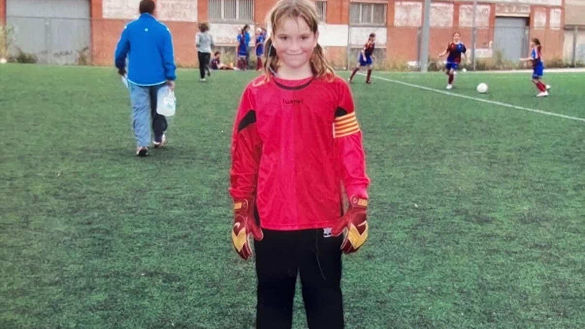 La Ivet, de petita jugant al futbol. Cedida