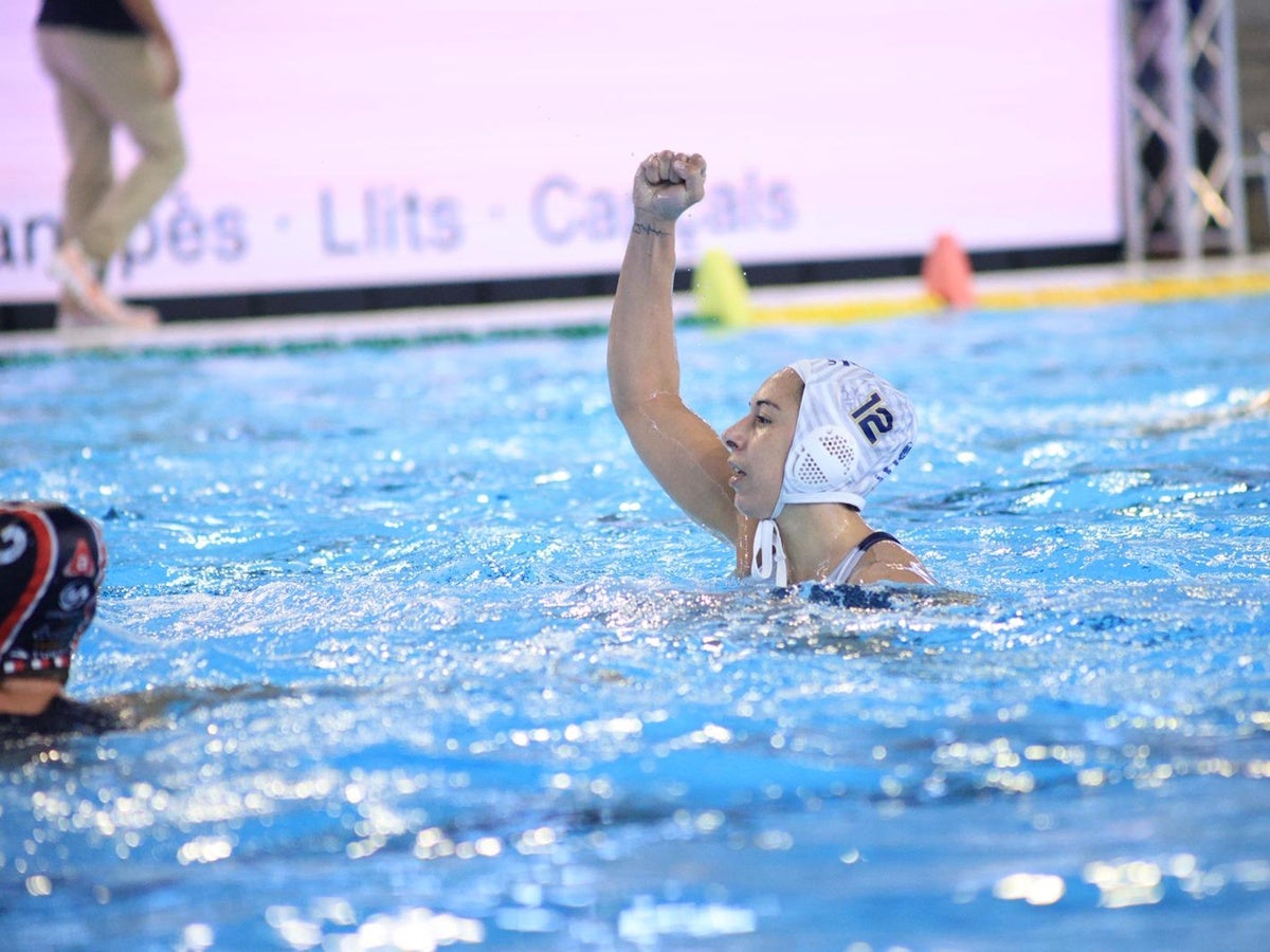 Irene González, aixecant el puny. Cedida