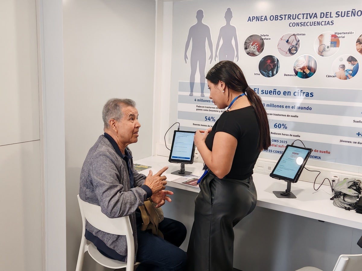 Consulta de l'Héctor al camió. Autor: Albert P. 