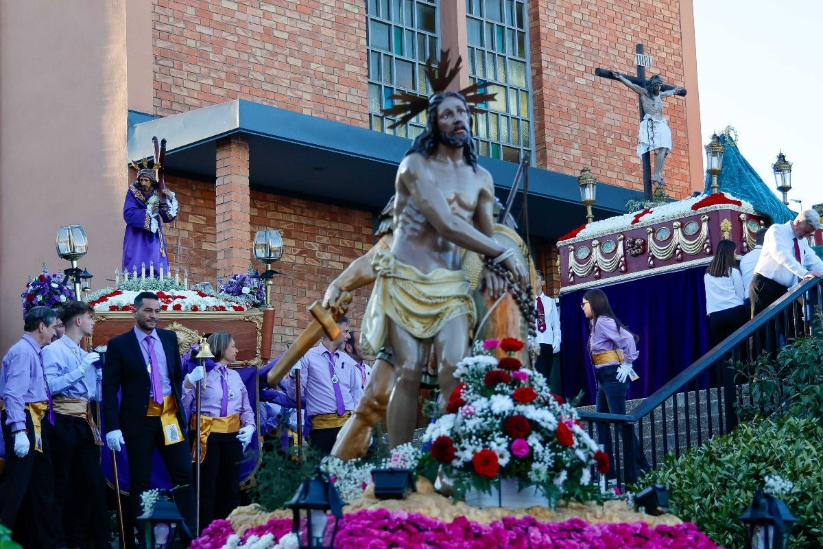 Milers de persones han participat de la processó de Can Puiggener, que ha arribat a la 65ª edició i com sempre ha sortit des de l'església de Sant Roc. Hi ha cinc passos: Flagel·lació, del Natzarè, Crist de l’Amor, Sant Enterrament i la Verge dels Dolors. Fotos: Sandra Díaz 'Dihor. 