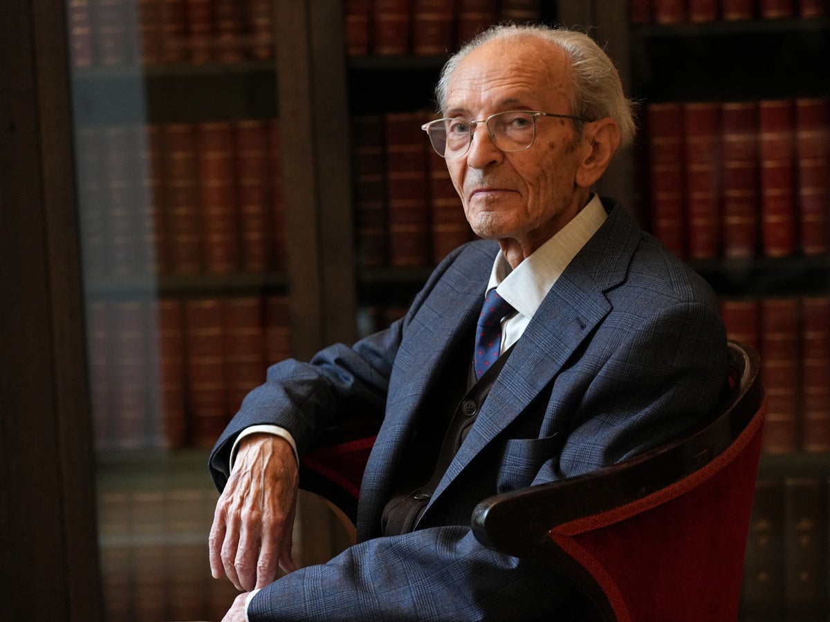 Pere-Lluís Font, l'any passat, quan va rebre el Premi de les Lletres Catalanes. Autor: ACN. 