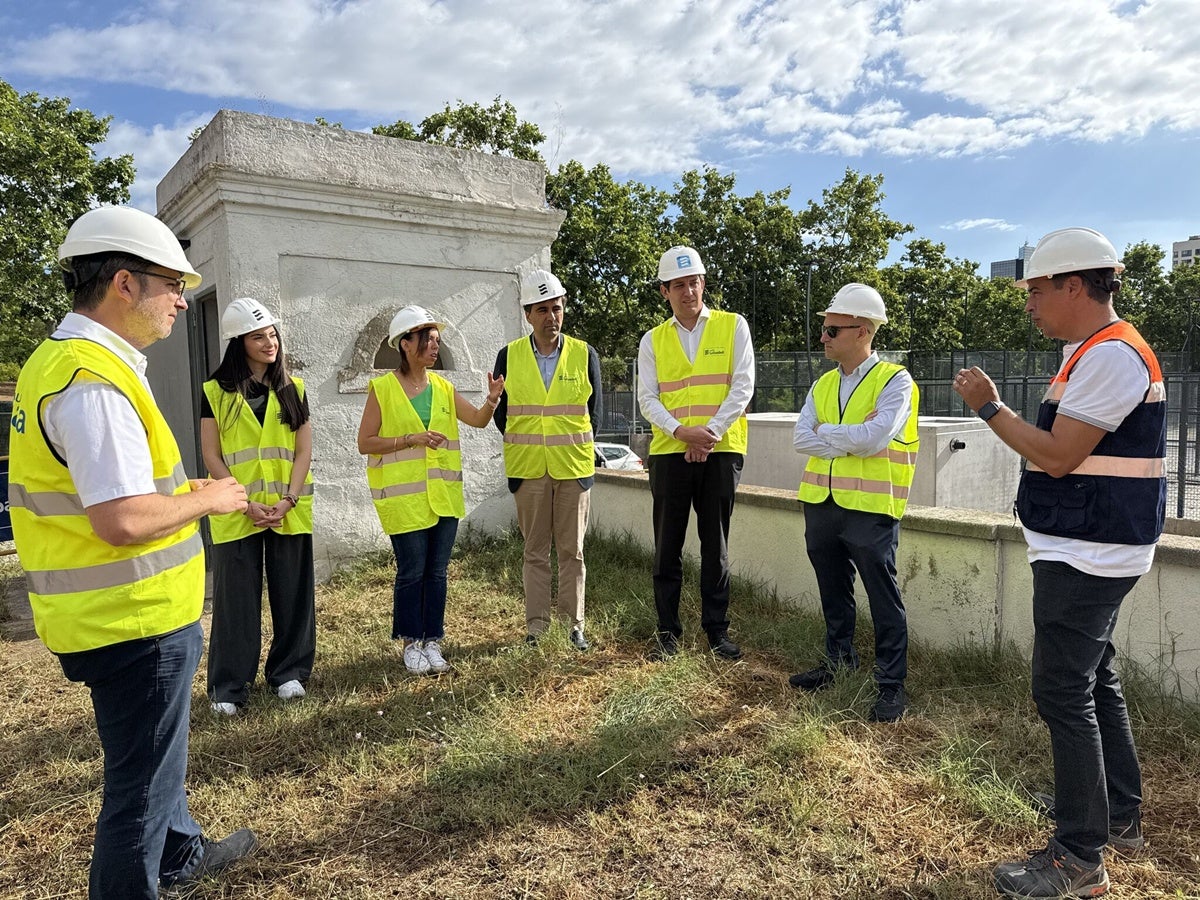 Càrrecs municipals i d'Aigües Sabadell en una visita d'obres a la nova potabilitzadora de la Serra d'en Cameró. Font: Aigües Sabadell. 
