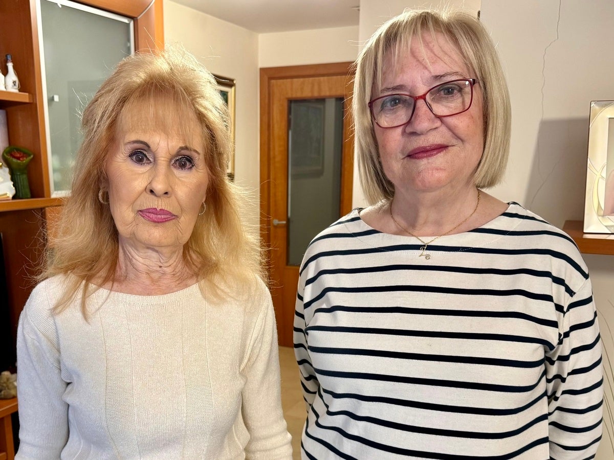 Roser Miquel i Victòria Brossa, en un dels pisos de les afectades. Autor: ACN.