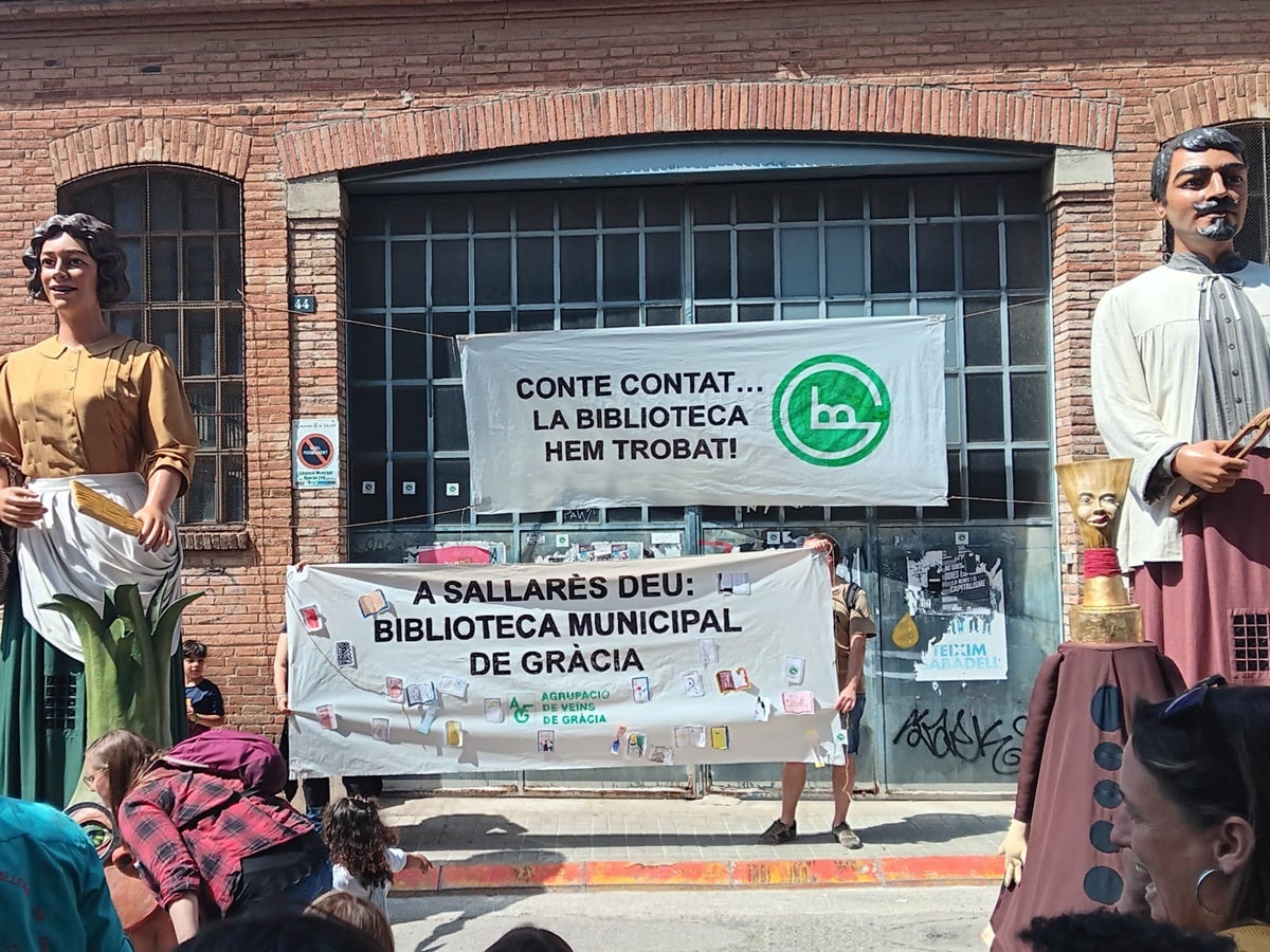 Acció reivindicativa per tenir la biblioteca a la Sallarés Deu. Autor: AVGràcia / cedida. 