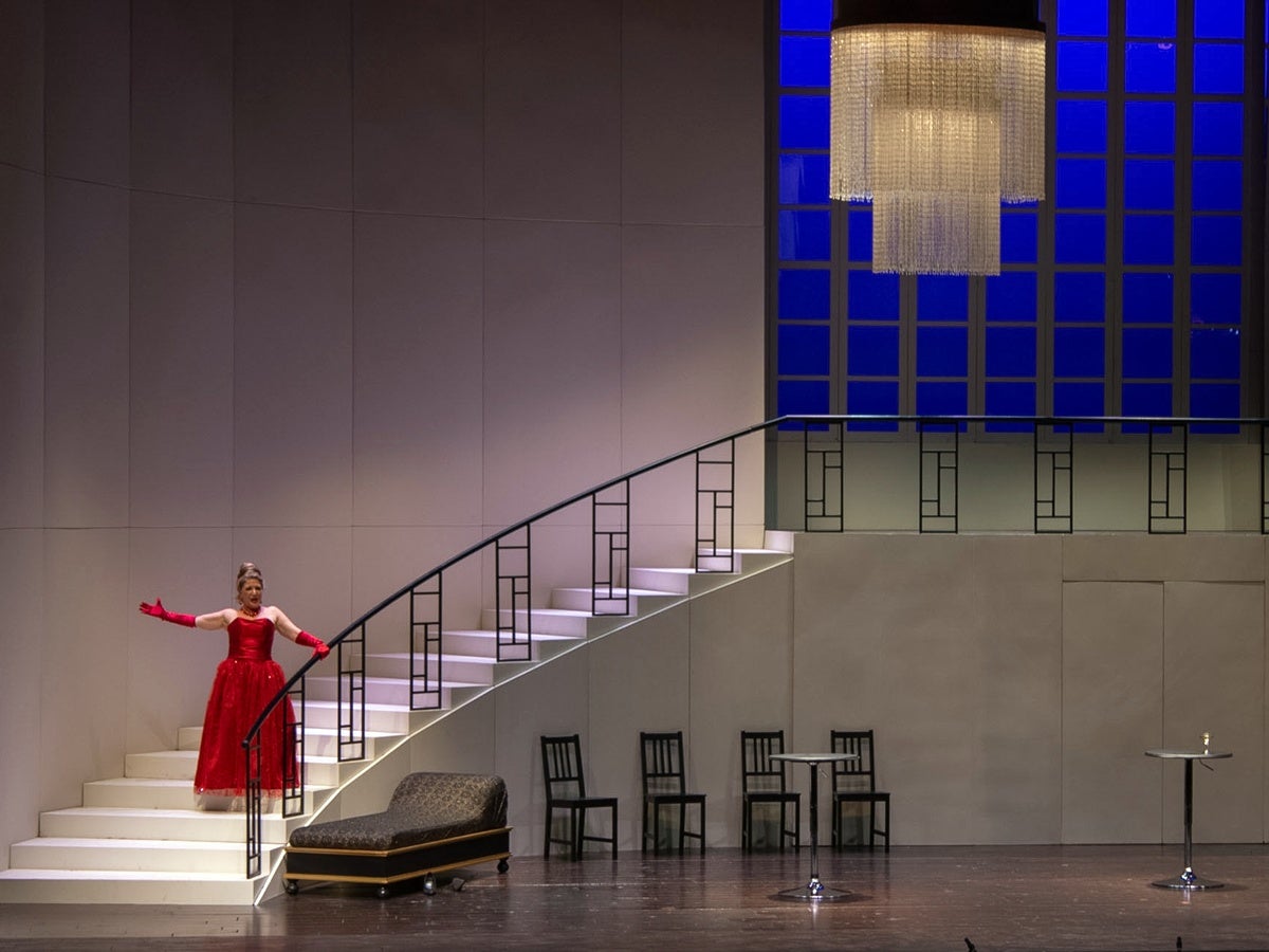 Un moment de l'estrena de 'La Traviata', que posa punt i final a la temporada d'òpera 2025-2026. Autora: M.Berenguera. 