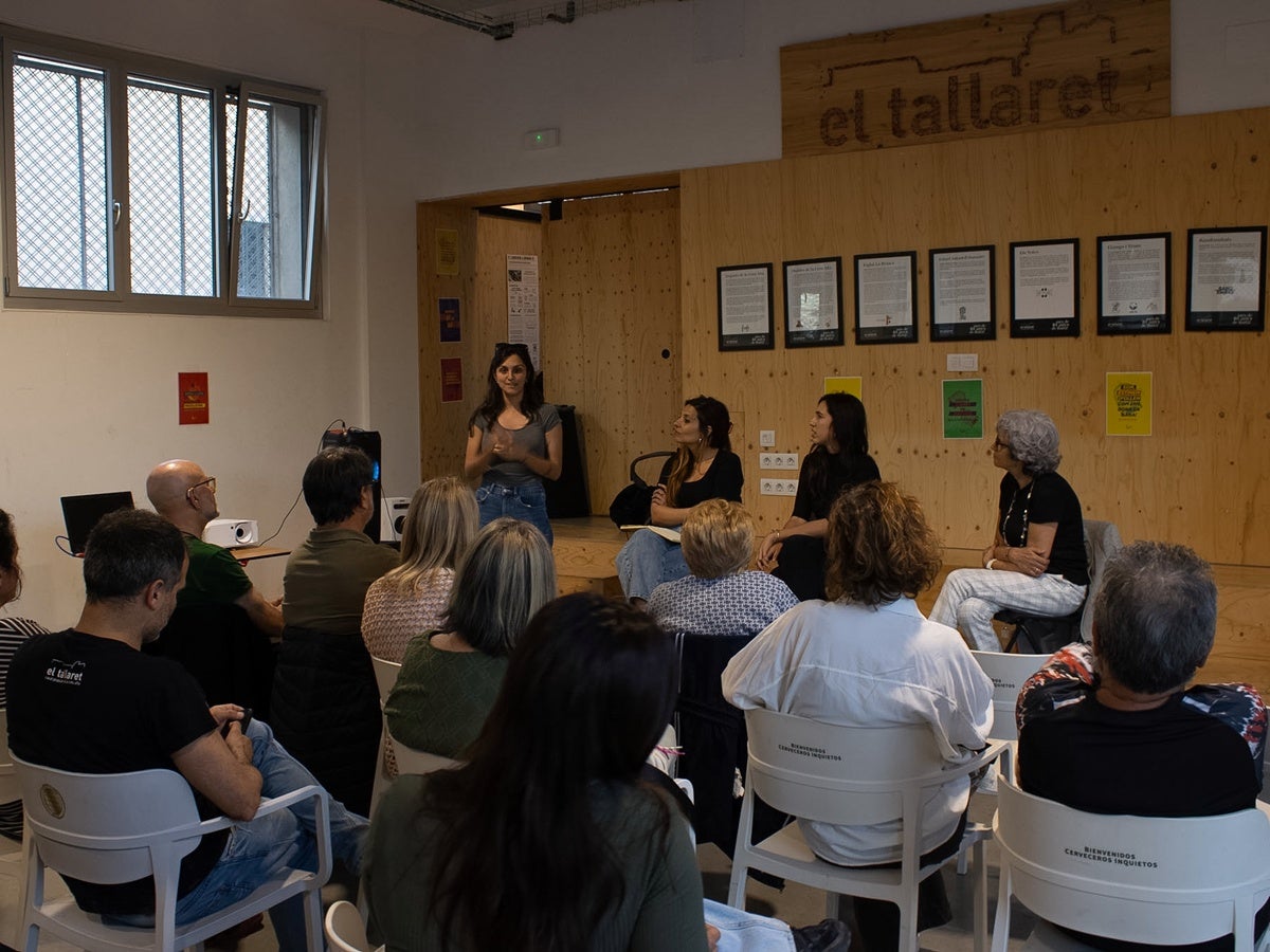 Un moment de la trobada al Tallaret, amb diversos testimonis. Autora: Berta Berenguera. 