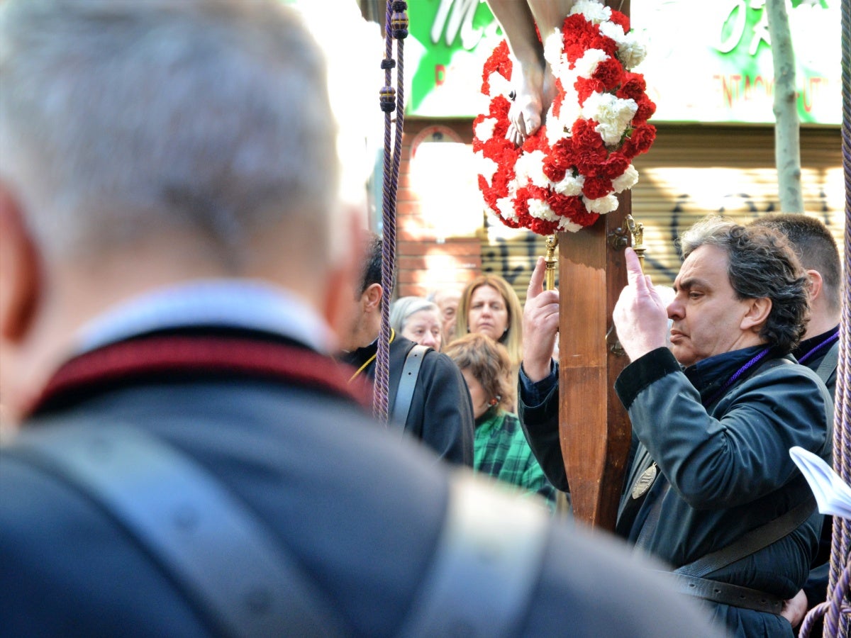 Un dels portants de la imatge del Sant Crist, ala Rambla. Autor: J.d.A.