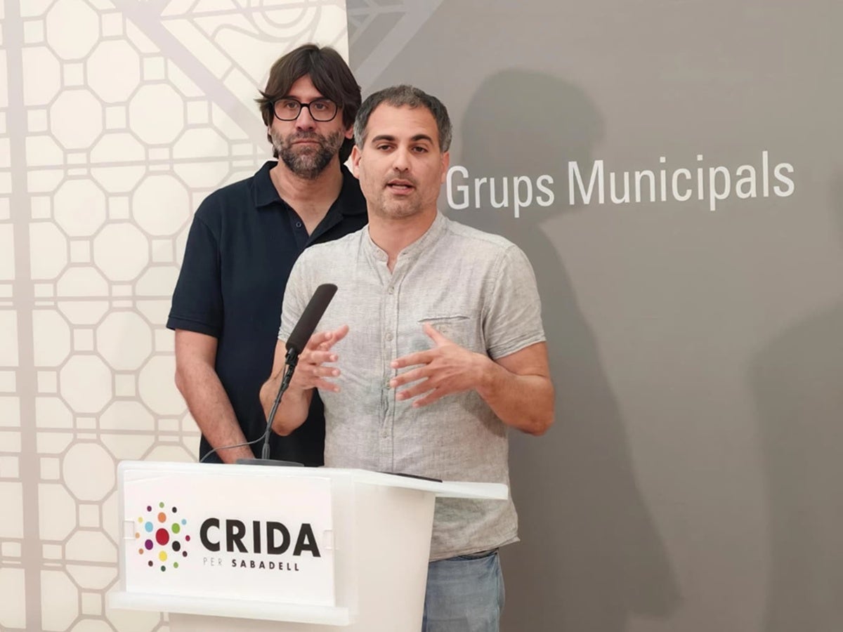 El portaveu Oriol Rifer i el regidor Guillem Fuster, en roda de premsa. Autor: Albert P.