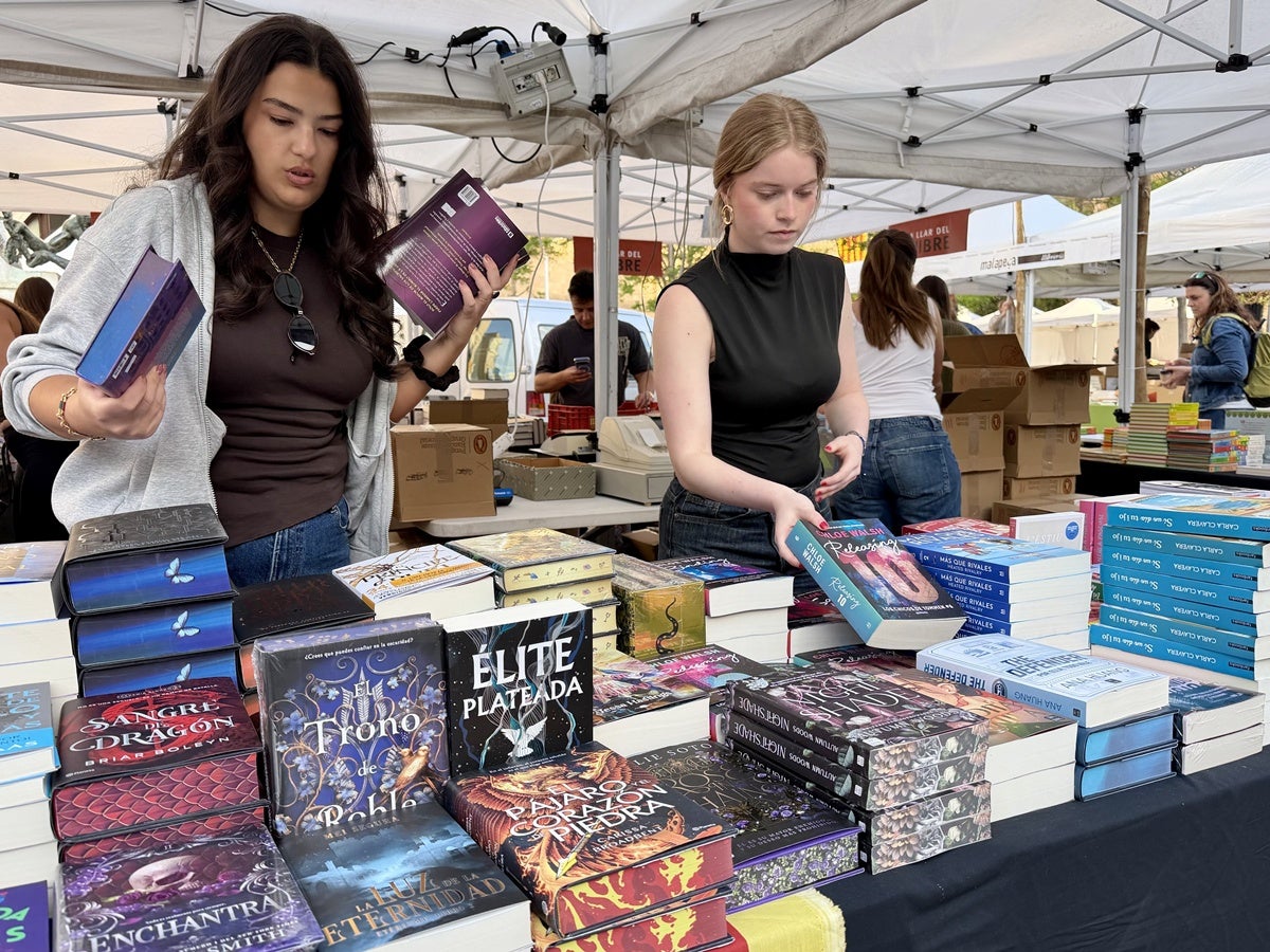 Dependentes d'una llibreria, aquest dijous. Autor: ACN. 