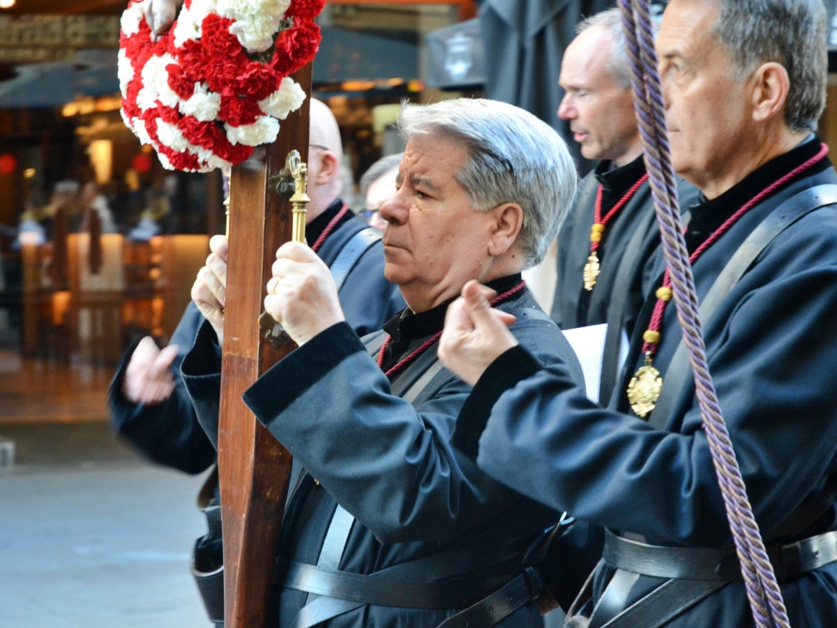 Un dels portants de la imatge del Sant Crist, al Passeig Manresa. Autor: J.d.A.