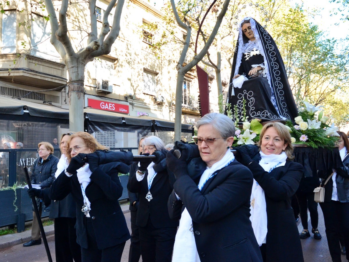 Les portant de la Mare de Déu, que se sumen al Via Crucis des de Sant Fèlix, a la Rambla. Autor: J.d.A.