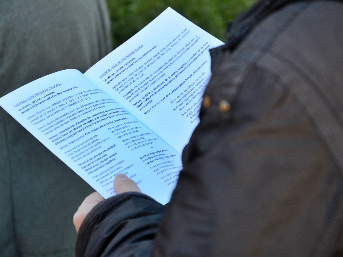 Lectura de textos, durant la processó. Autor: J.d.A.