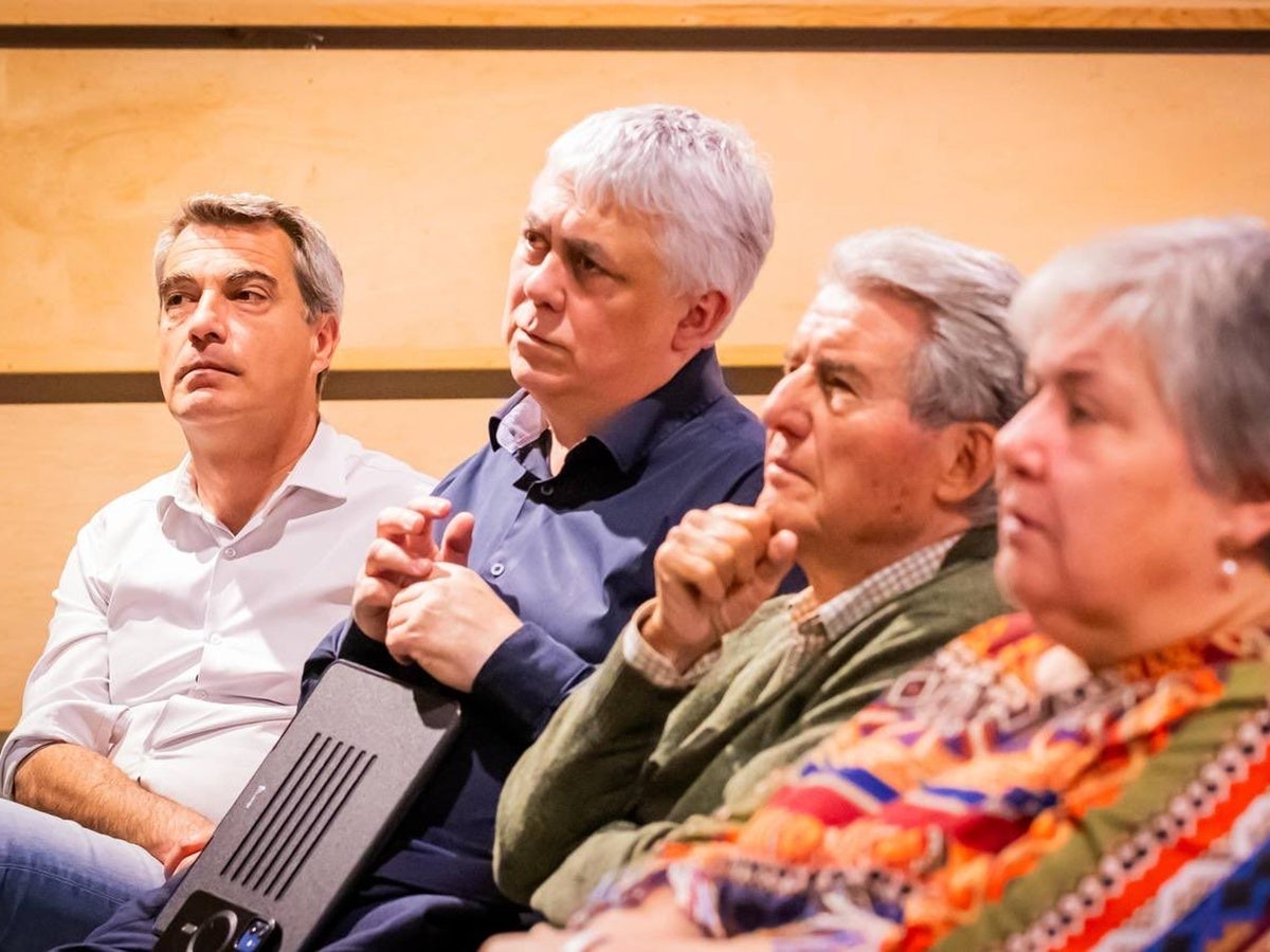 El secretari de Política Municipal, Joan Ramon Casals, Joan Ignasi Sánchez, o l'exconseller Xavier Bigatà, a l'assemblea de Junts. Autor: Junts per Catalunya via X.