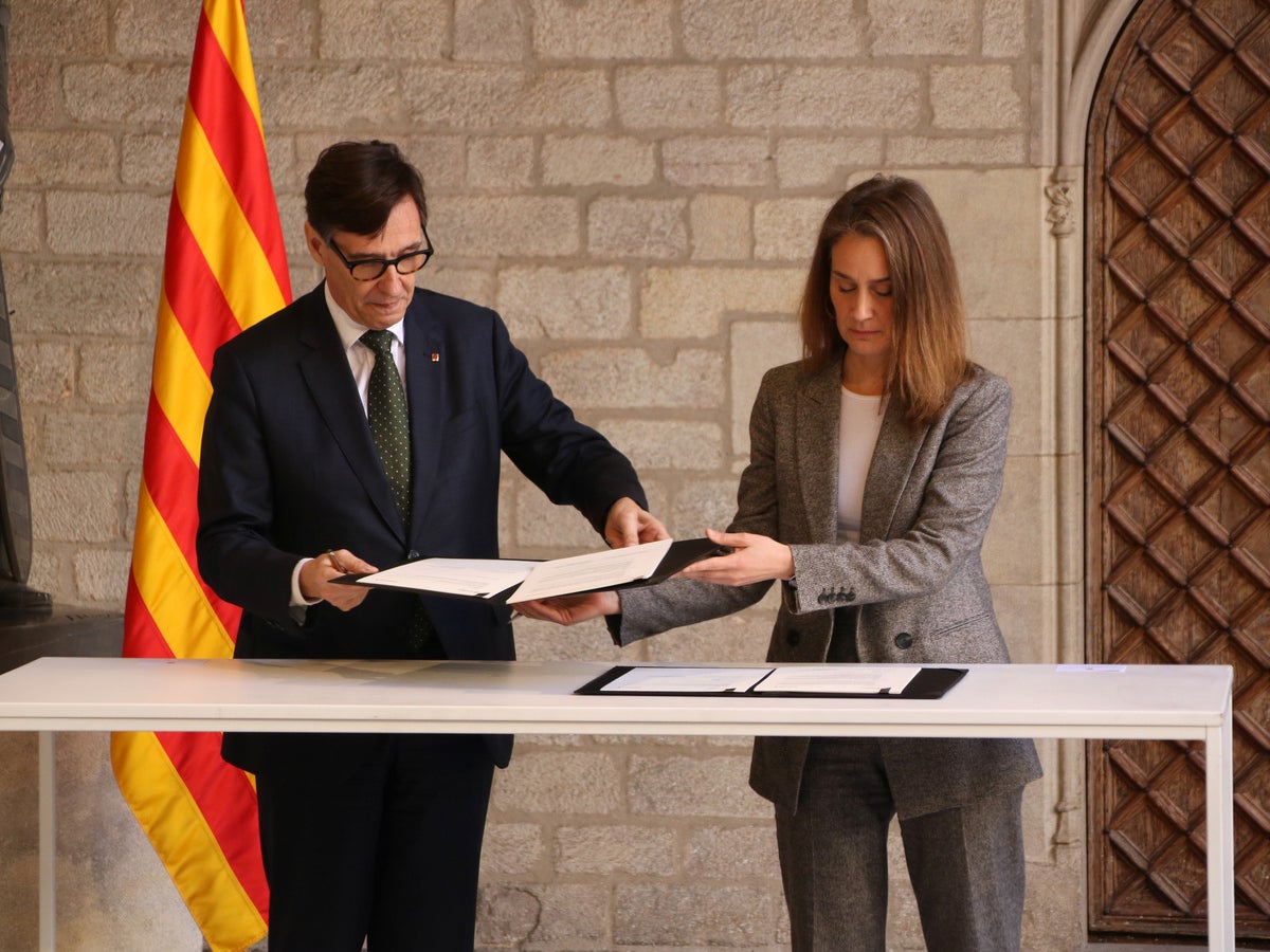 Illa i Albiach signen els acords de pressupostos. Autor: ACN.