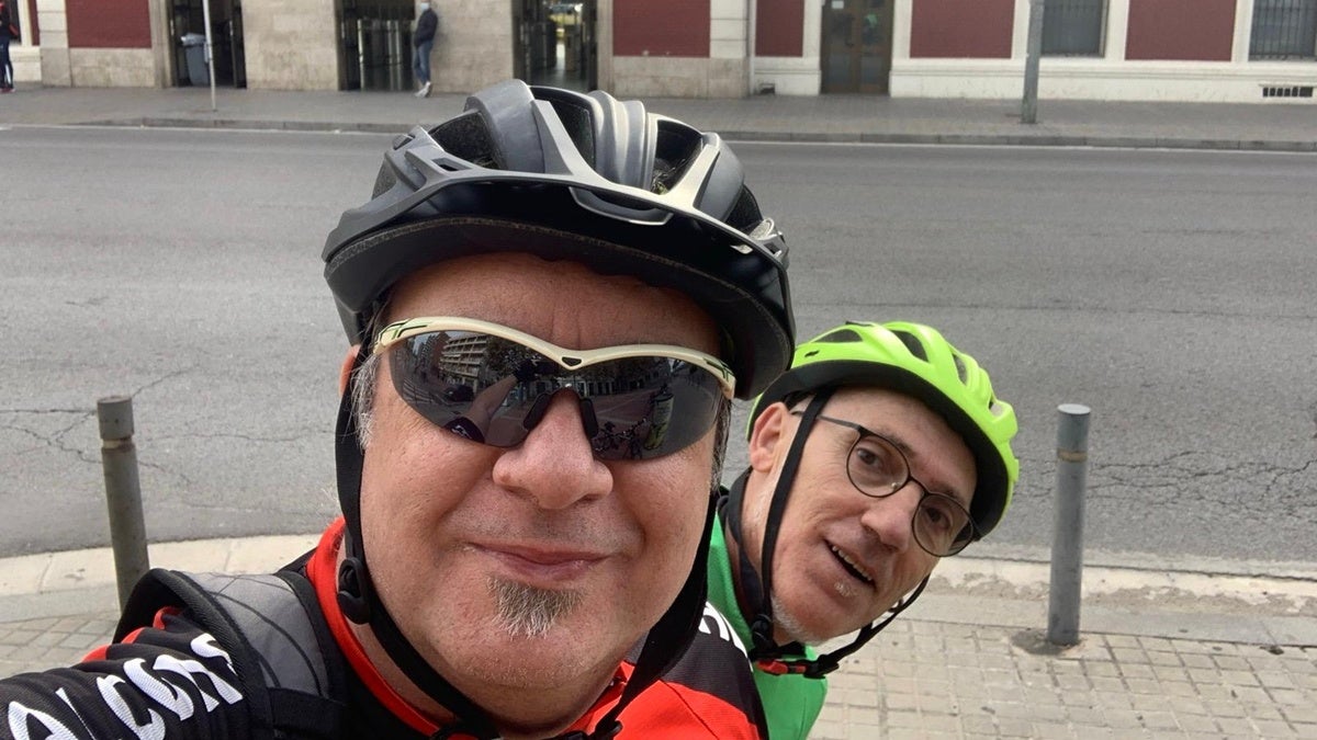 Roa i Casado, junts en bicicleta. Cedida