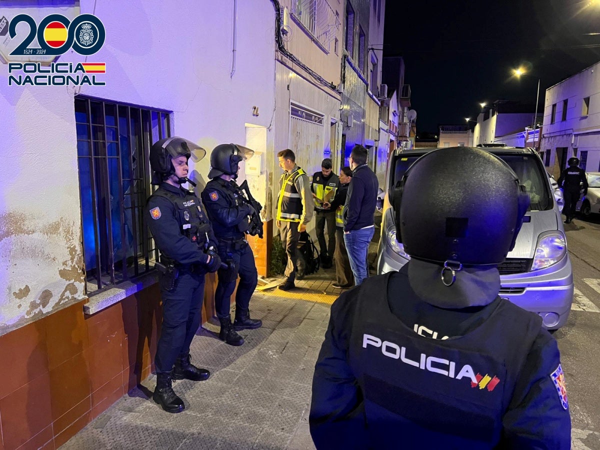 Operatiu de la Policia Nacional, aquest dimarts a Can Puiggener. Autor: ACN.