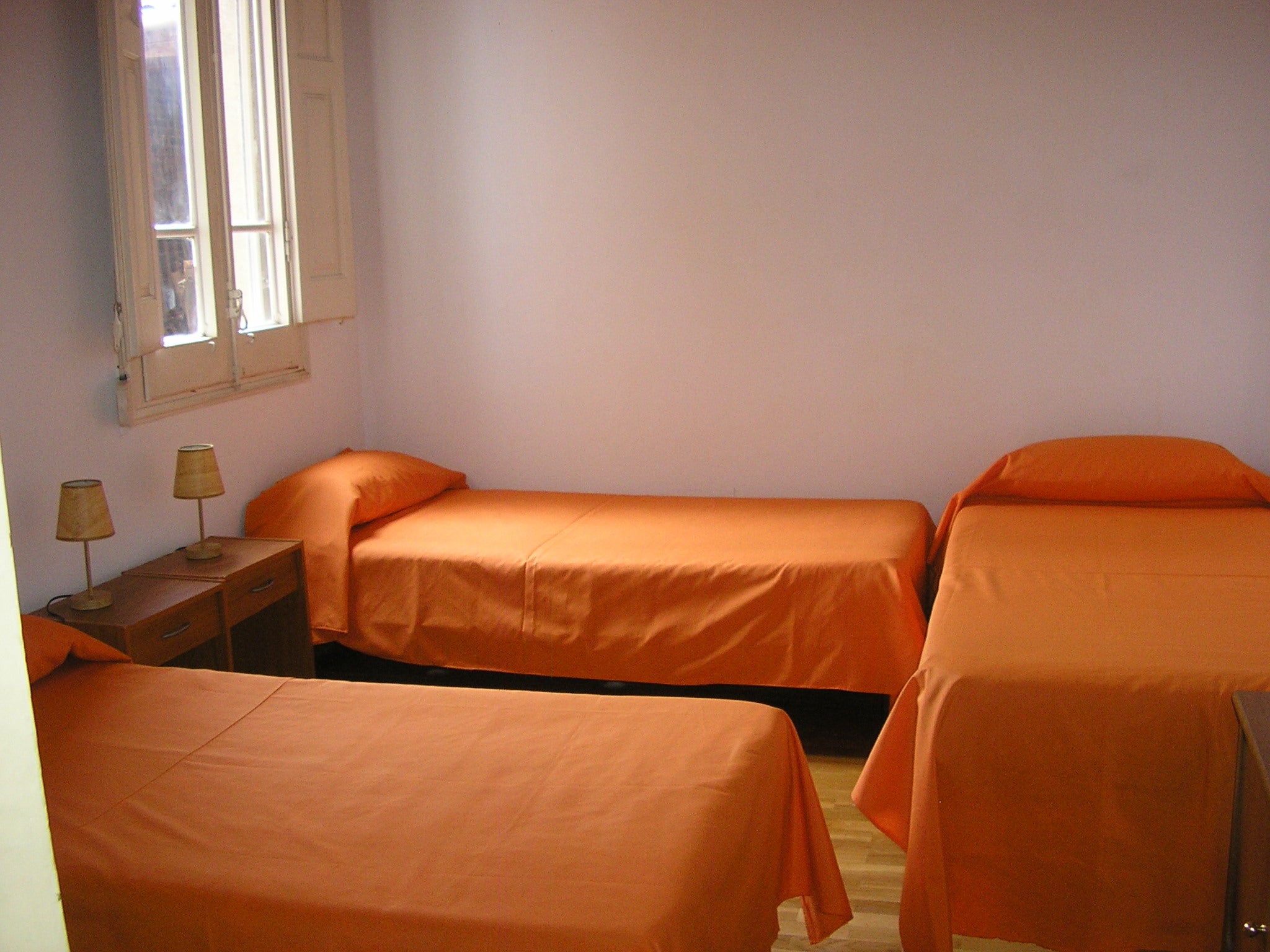 Habitació d’un dels habitatges de Ningú Sense Sostre a Sabadell.