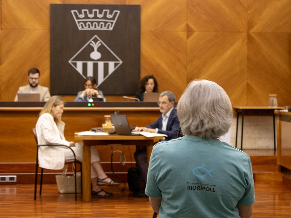 Intervenció de la Plataforma en Defensa del Ripoll, al ple. Autora: M.Berenguera. 