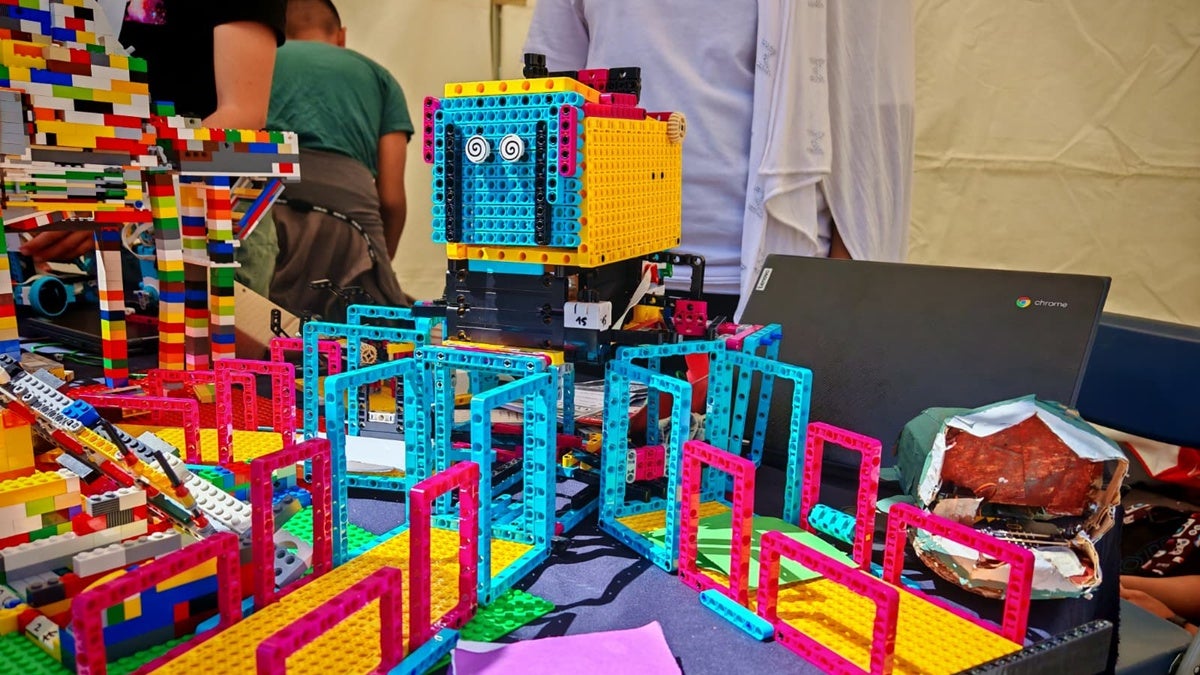Un classificador de bitllets, de l'Institut Ca n'Oriac. Autor: Albert P. 