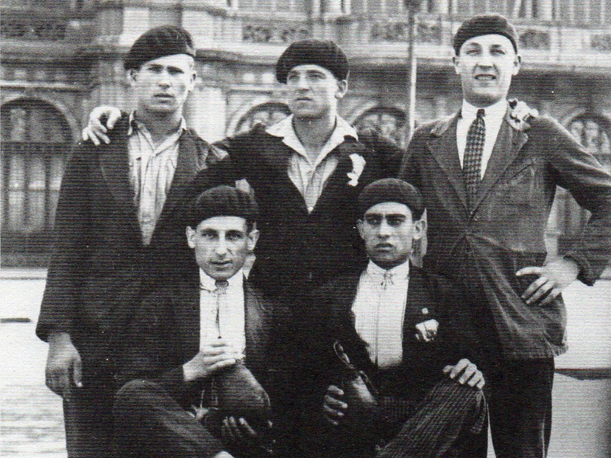 Joventut Sindicalista Llibertària de Sabadell. García Negrillo, el primer per l'esquerra (1933). Autor desconegut/AAS