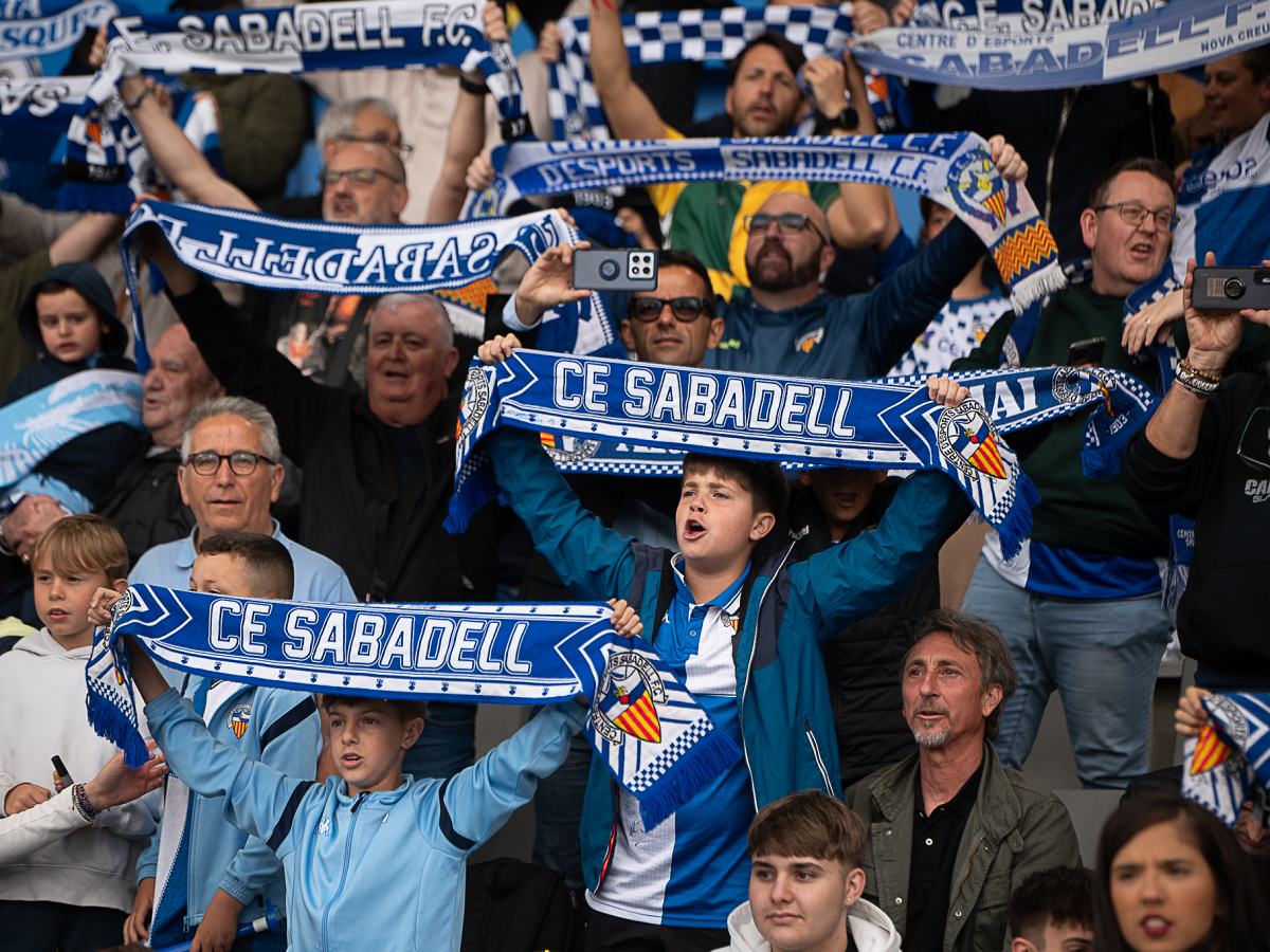 Aficionats del Sabadell en un partit recent. Autor: @CESabadell via X. 