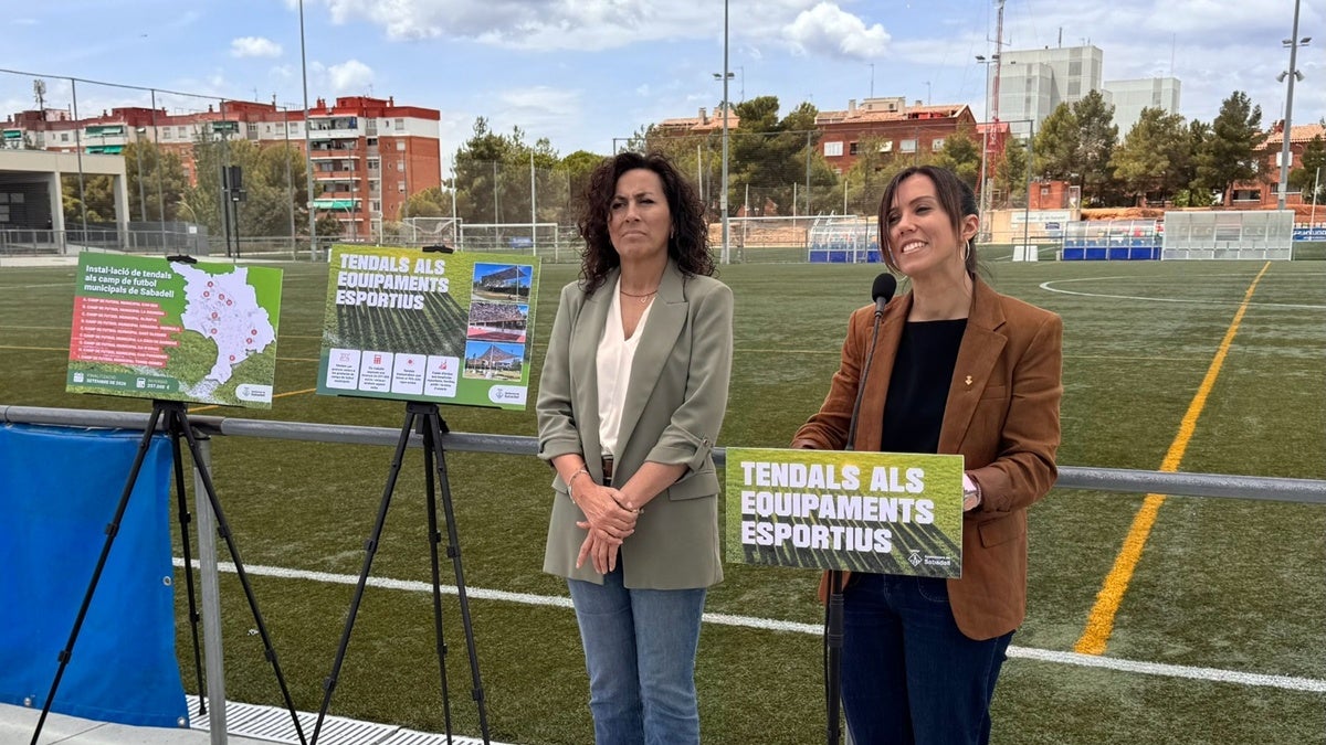 La regidora d'Esports, Montse González, i Marta Farrés, presentant el projecte. Autor: Ajuntament / cedida. 