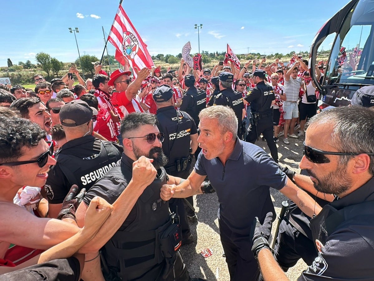 Arribada d'Óscar Cano, aquest diumenge. Foto: @ZCFoficial via X. 