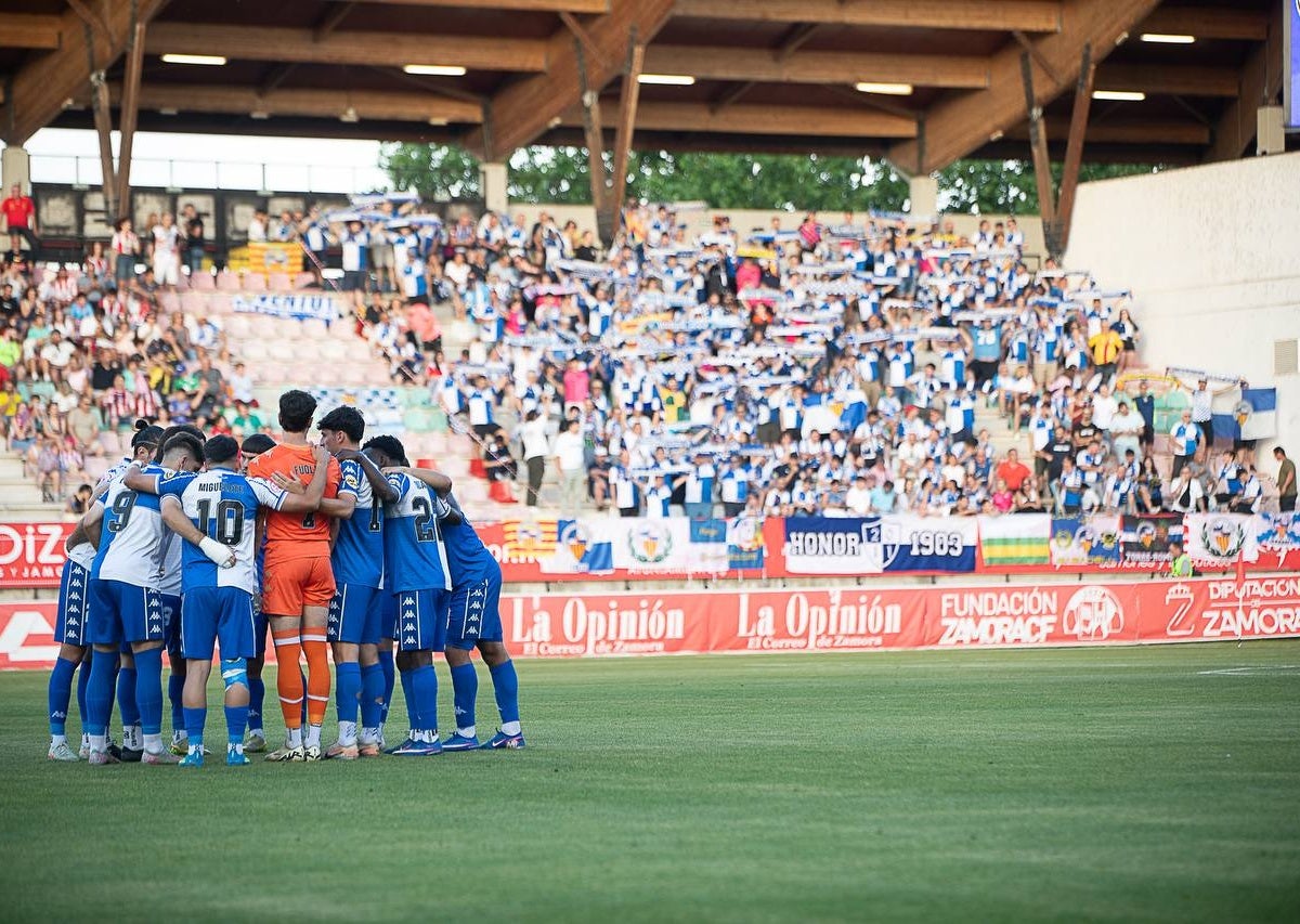 L'equip, abans del partit de dissabte a Zamora. Autor: @CESabadell via X. 