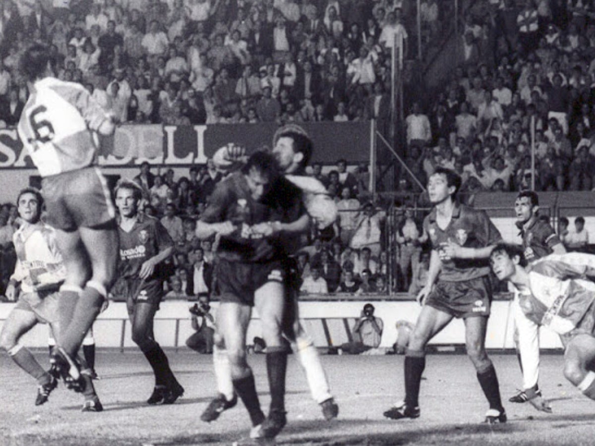 Una imatge del Sabadell - Osasuna, el partit de la repetició, de les 100 pessetes o dels 20 duros.