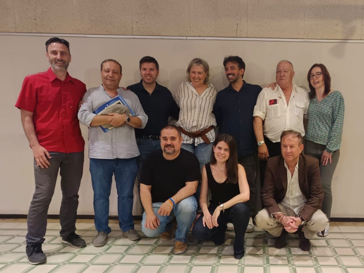 Joana Berrio, al mig i dempeus, en una reunió recent del partit. Foto: AC Vallès Occidental via X.
