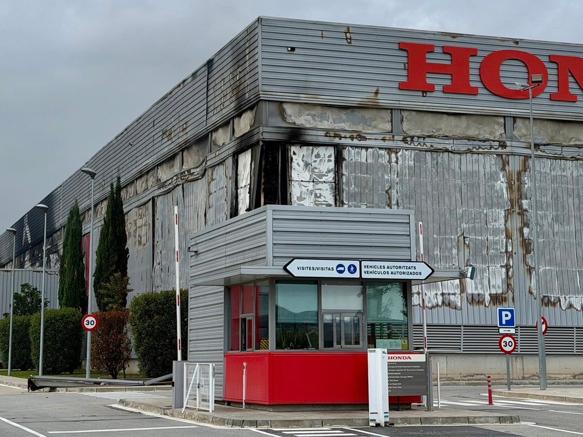 Nau d'Honda afectada per l'incendi. Autor: ACN