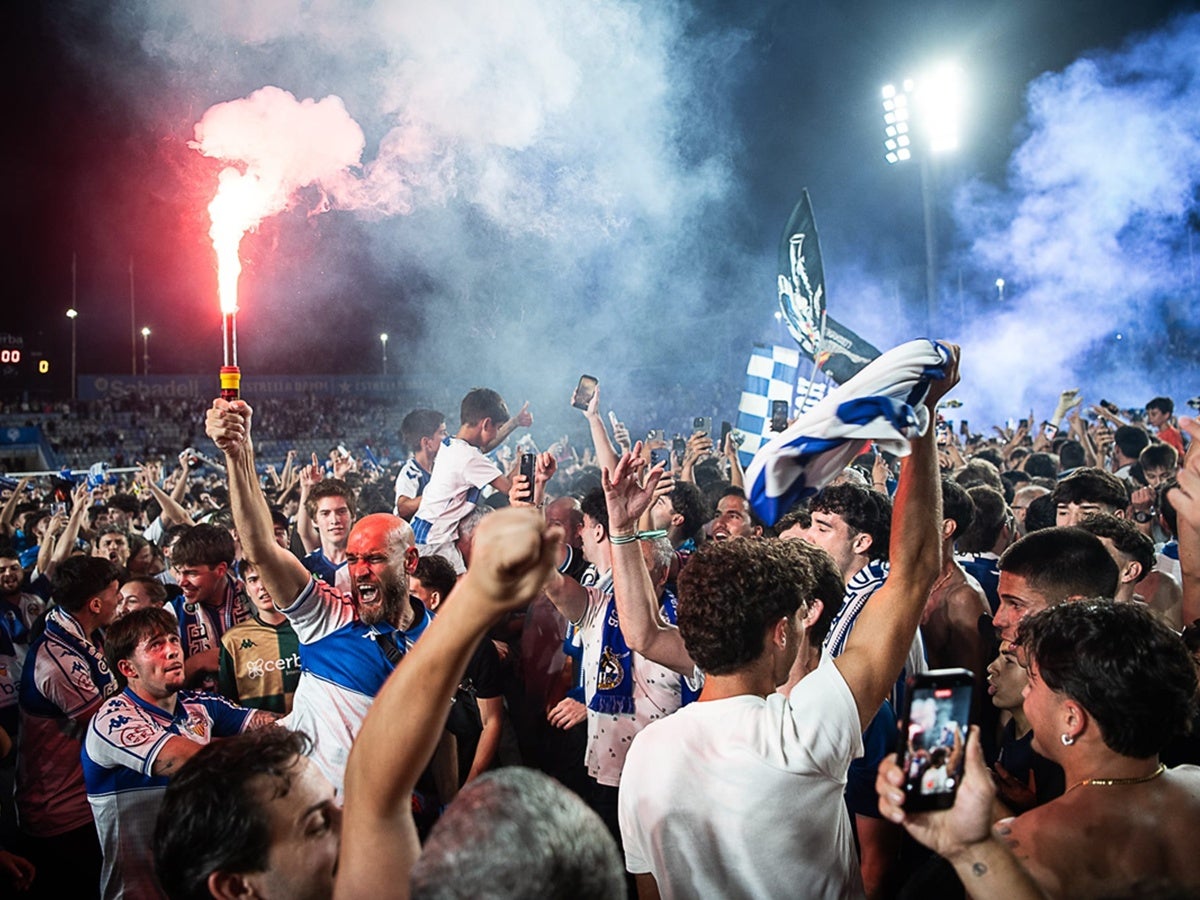 Invasió de camp postpartit. CES