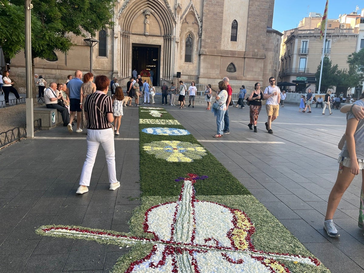 Catifa floral a la plaça de Sant Roc.