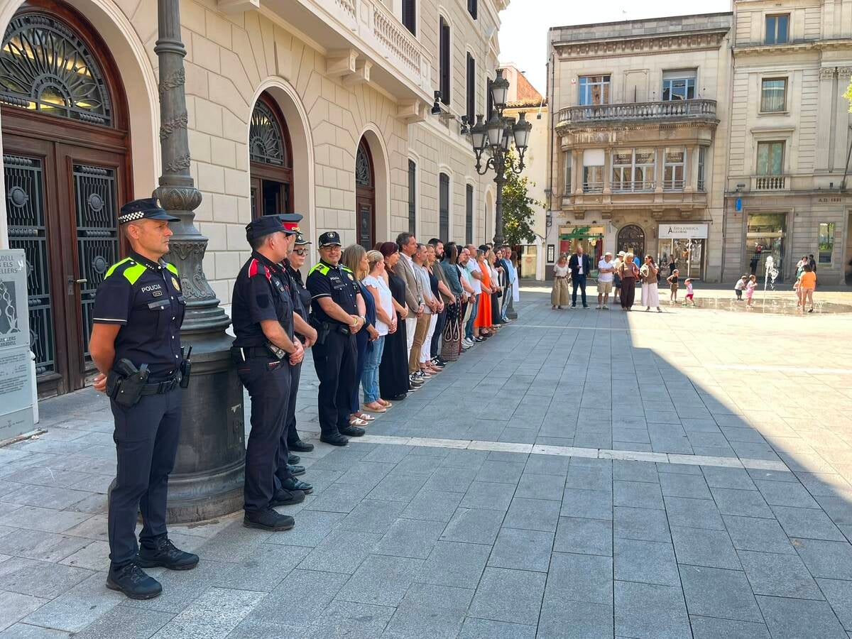 Minut de silenci pels terratrèmols a Veneçuela. Autor: Jordi M.