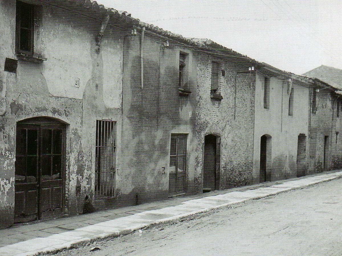  Filera de cases edificades al final del segle XVIII al carrer Major de la Creu Alta. Francesc Casañas/AHS (1924)