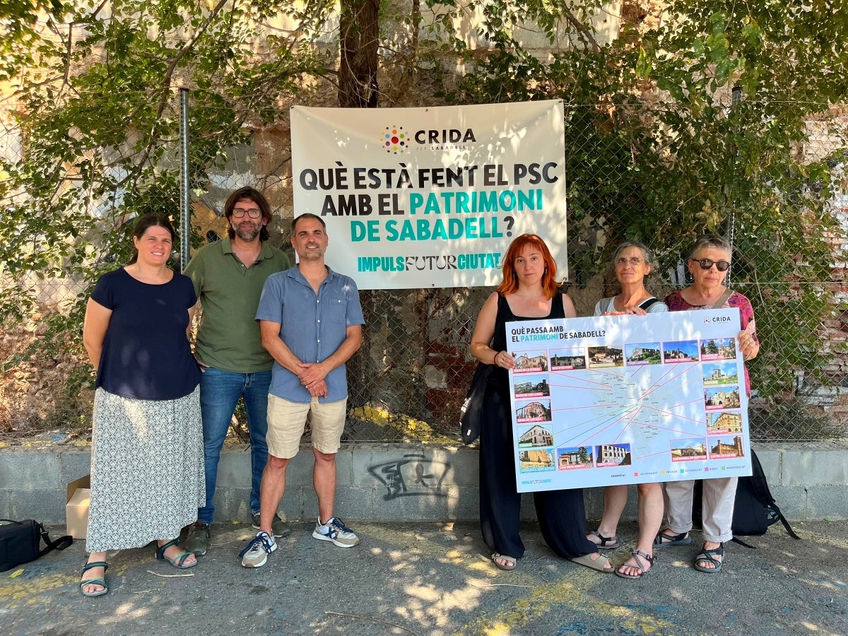 Membres de la Crida presenten la campanya sobre patrimoni. Autor: Jordi M.