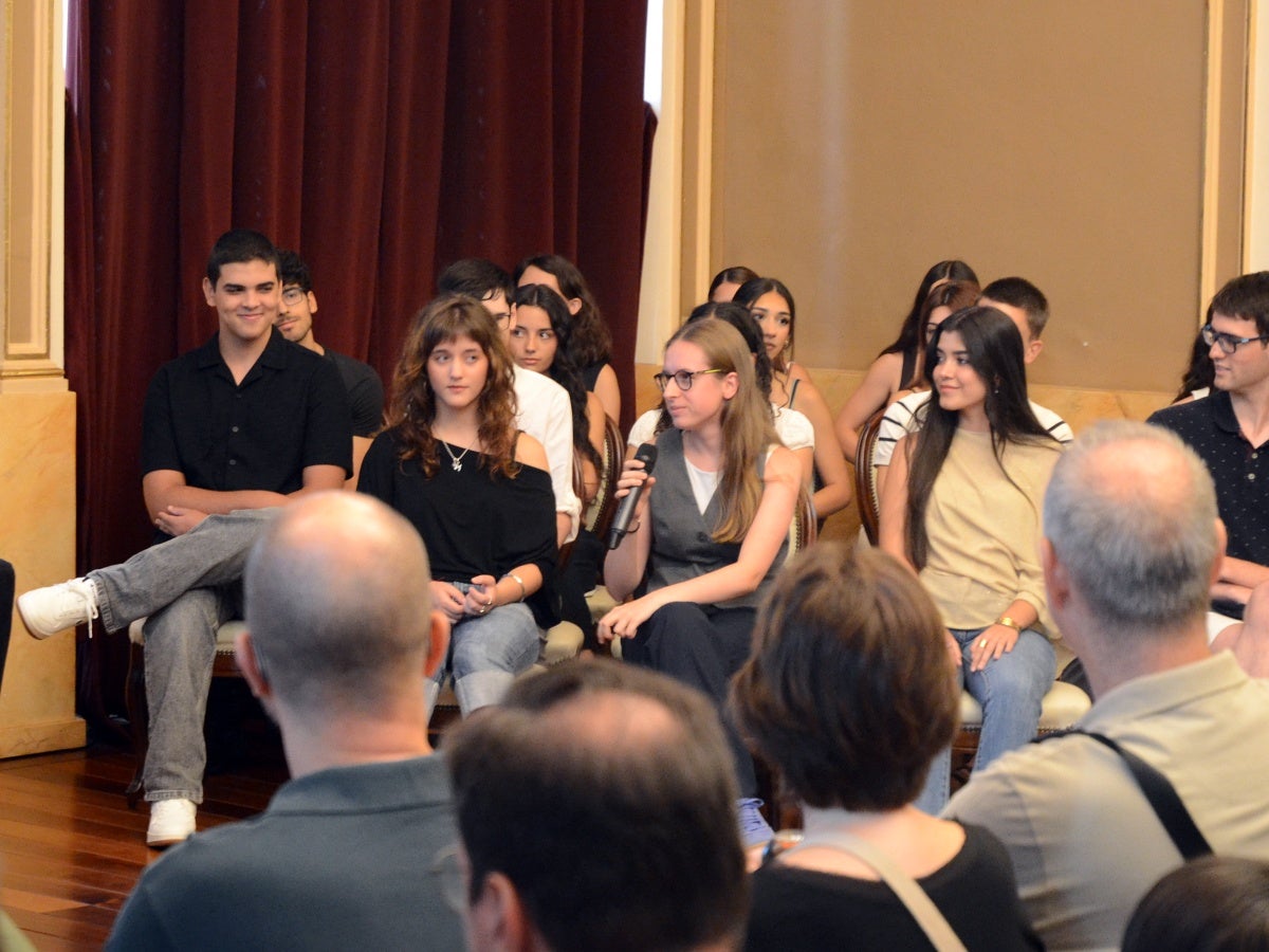 Un moment de l'acte de reconeixement als alumnes de Sabadell amb millors notes a les PAU. Autor: Jordi M.