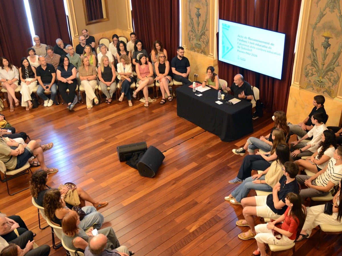 Un moment de l'acte de reconeixement als alumnes de Sabadell amb millors notes a les PAU. Autor: Jordi M.