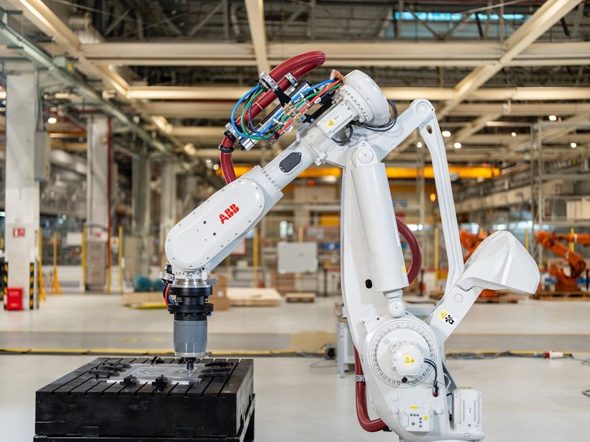 Un dels robots industrials fabricats per ABB Robotics. Foto: ABB Robotics. 